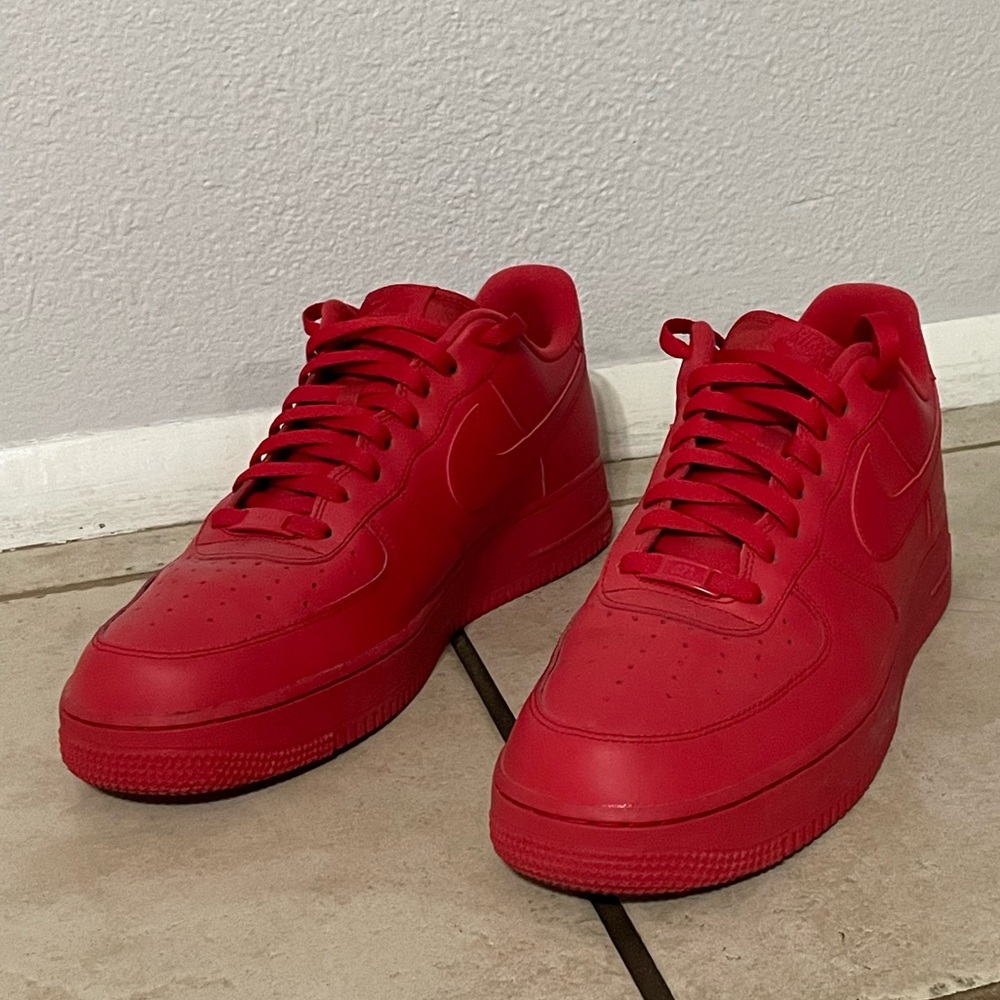 Nike Air Force 1 LV8 Triple Red